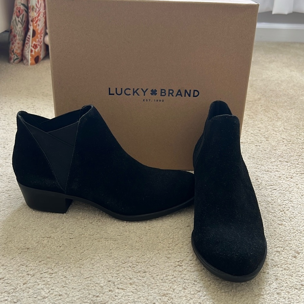 Brand New Lucky Pardina Booties